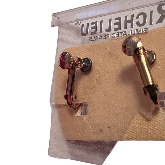 Vintage Richelieu Pearl Clip On Screw Back Stud Earrings NWT - Picture 3 of 4